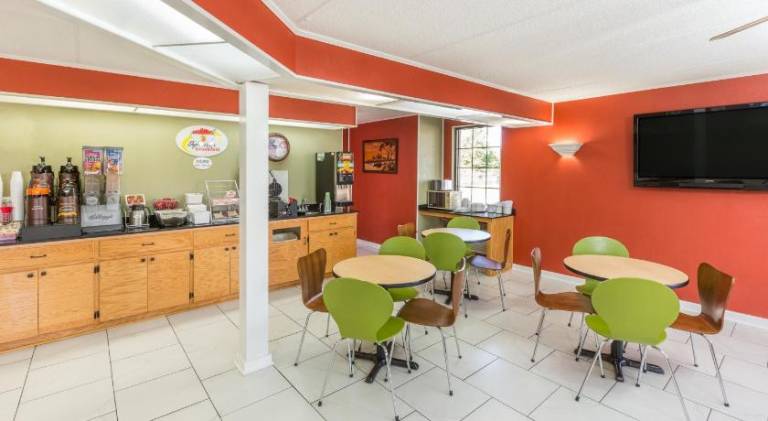 Super 8 By Wyndham Dothan — photo 4