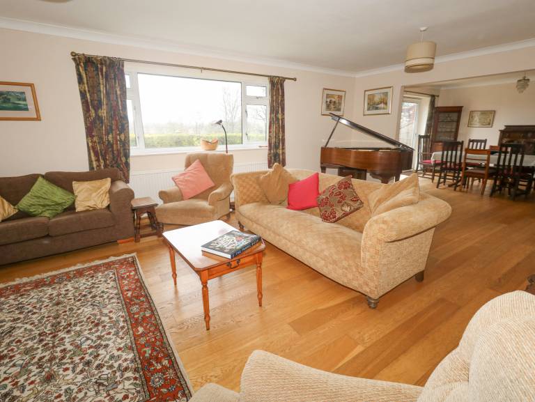Family-oriented wonderful cottage with yard | Pet-friendly — photo 3