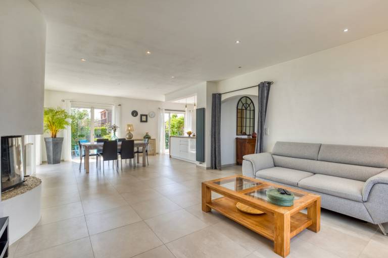 Fully equipped beautiful villa with patio, pool & grill | Garden view | Pets allowed — photo 4