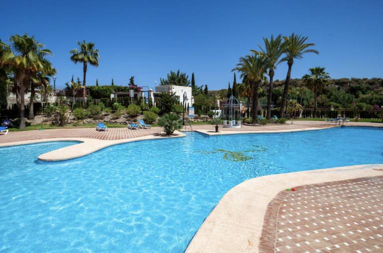 Fully equipped holiday apartment with pool & garden | Pool view | Close to the beach | Pets are welcome — photo 5