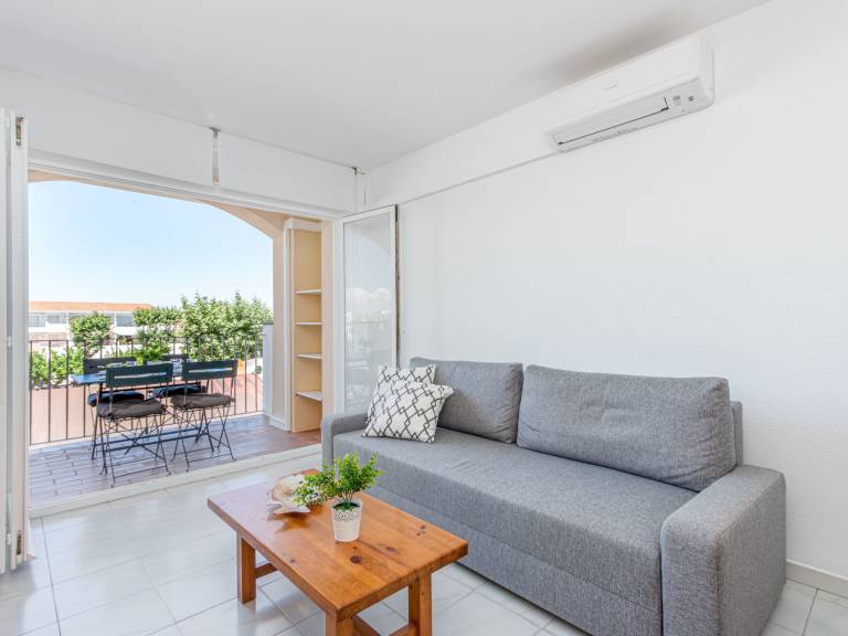 Charming rental apartment with patio | Next to the beach | Pets allowed — photo 2