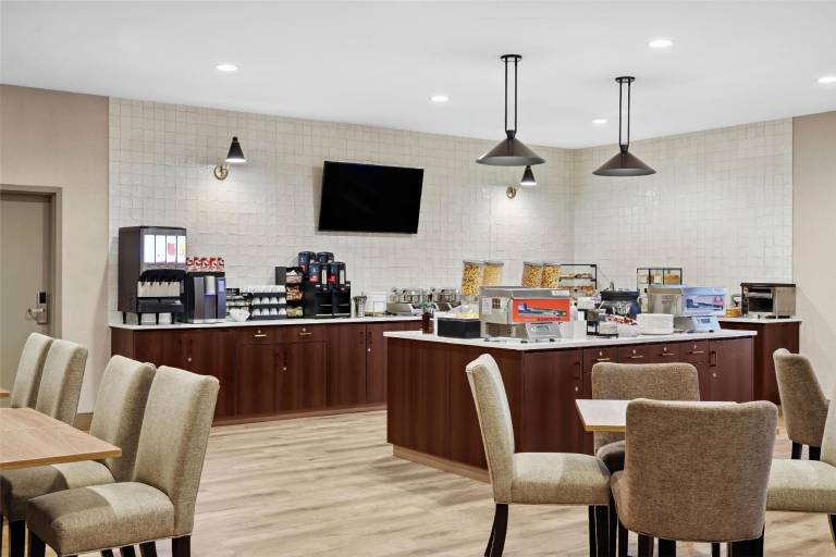 Ramada by Wyndham Drumheller Hotel & Suites — photo 5