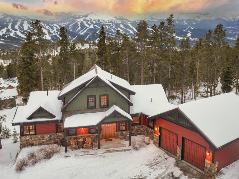 Baldy Ridge Chalet: Dogs Welcome! Hot Tub, Epic Game Room & Stunning Views! — photo 2