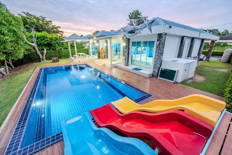 Villa with BBQ, private pool & yard in Klaeng