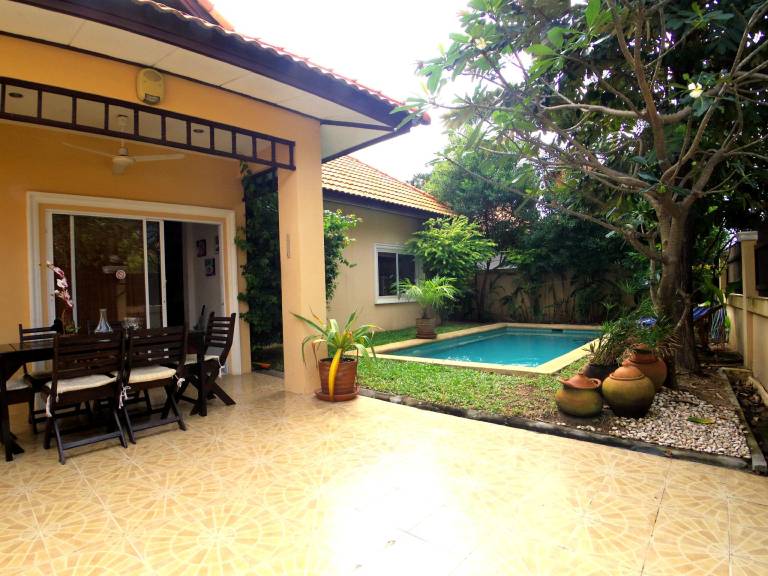 Villa with yard, grill & pool — photo 2