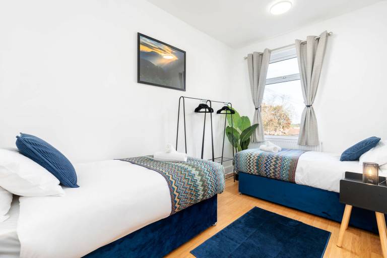 Discount 6 Beds Garden 4 Bed 1 Bath House