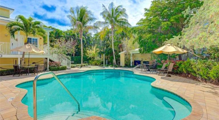 House with pool in Sarasota, FL