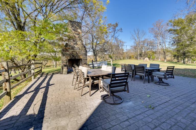 Walk to Golf Course: Spacious Rough River Retreat! — photo 2