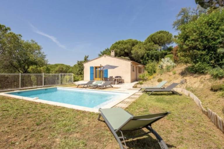 House with terrace, private pool & BBQ in Sainte-Maxime