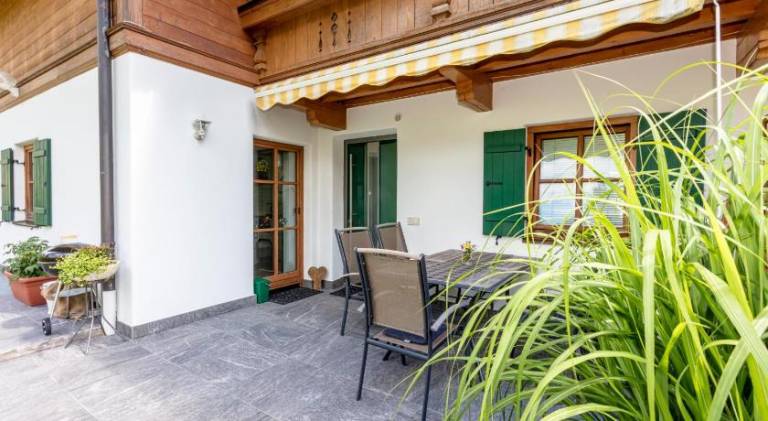 Holiday apartment with yard & terrace — photo 4