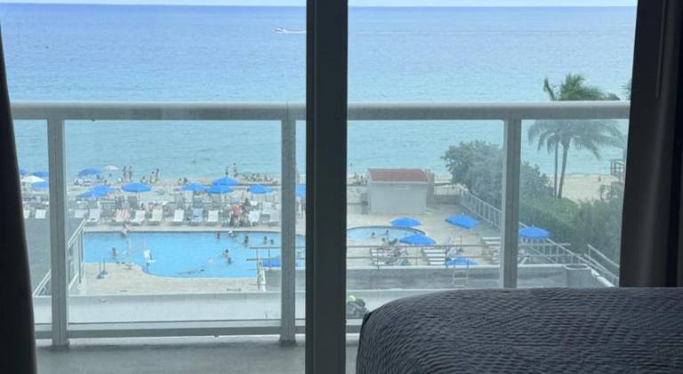 Direct Ocean View Condo, Balcony kitchen pool gym sauna valet parking direct beach access for perfect — photo 3