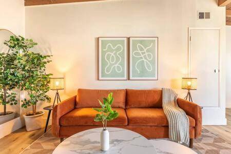 Steps to Beach Manhattan Beach 2 Bedroom Parking — photo 4