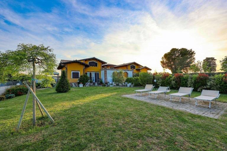 Lodge with private pool, terrace & yard | Pets allowed — photo 4