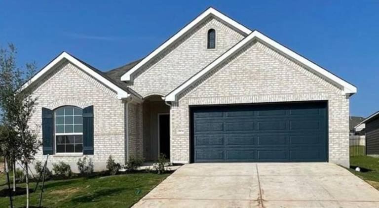 Pleasant house with pool | Pet-friendly in Austin, TX