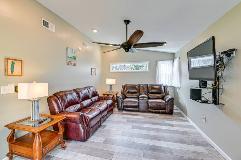 Pet Friendly Honeoye Cottage Rental Walk to Lake