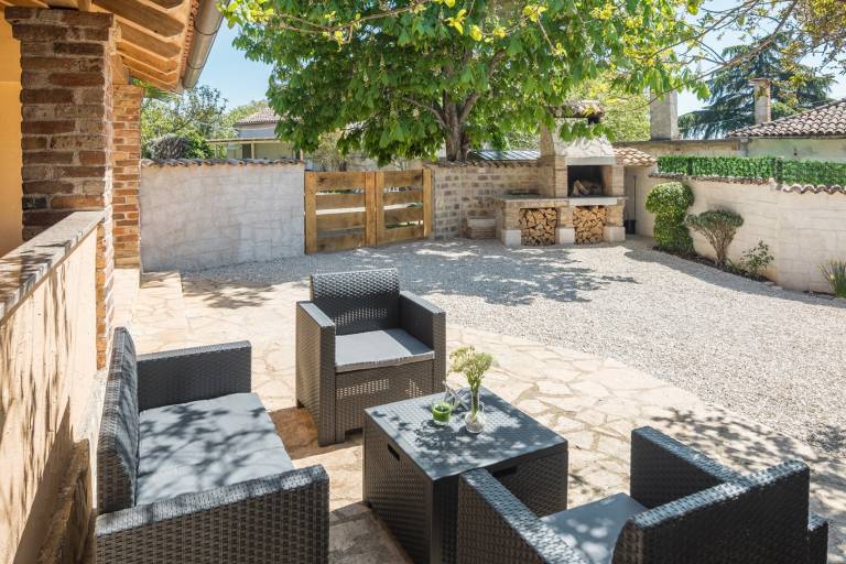 Villa with grill & garden — photo 4