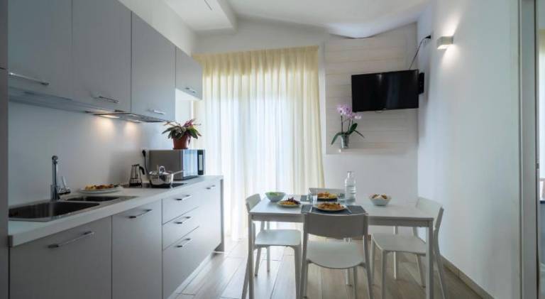 Holiday apartment with yard, jacuzzi & terrace | Next to the beach | Dogs allowed — photo 2