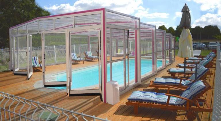 Apartment with pool, yard & terrace in Saintes