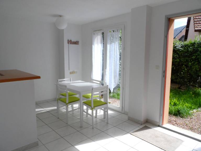 Apartment with pool — photo 3