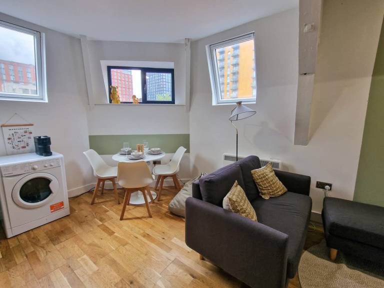 Child-friendly holiday apartment | Near Manchester Cathedral | Good for workation | Pets are welcome — photo 4