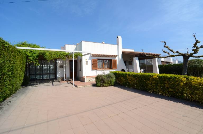 House with garden, terrace & BBQ — photo 4