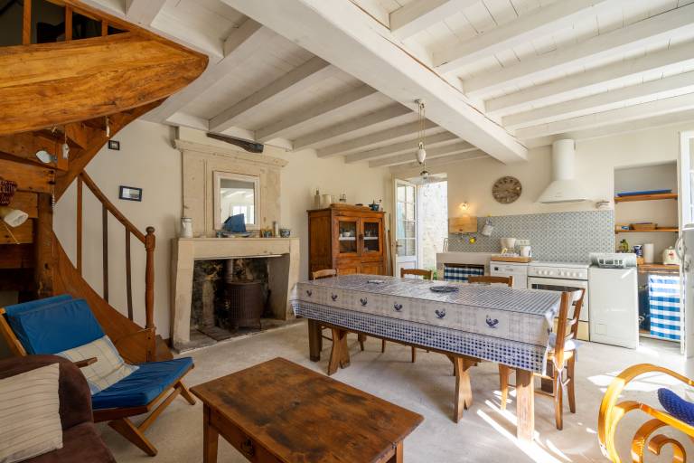 Charming house with BBQ & patio | Pet-friendly — photo 3