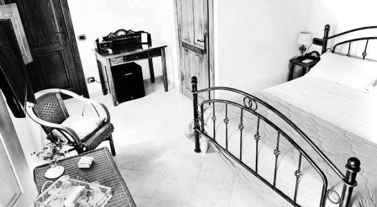 Prestige Room- Salotto Interno- Frigobar- Esperienze Esclusive nel Territorio - Tutti i confort — photo 5