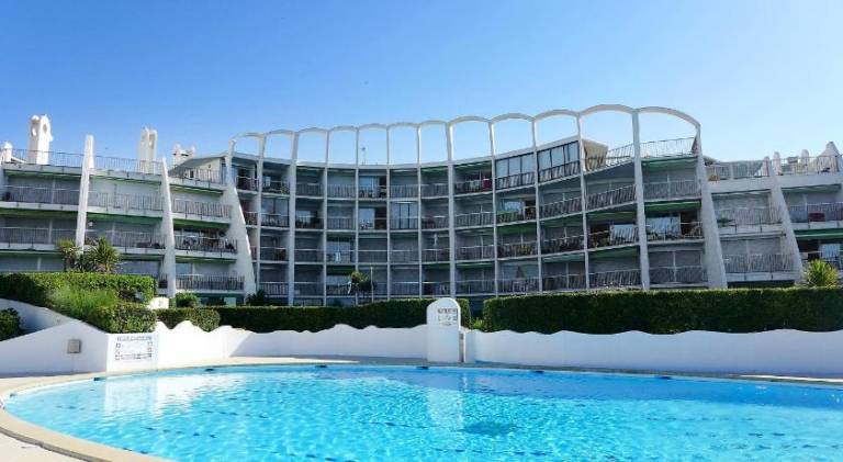 Apartment with pool in La Grande-Motte