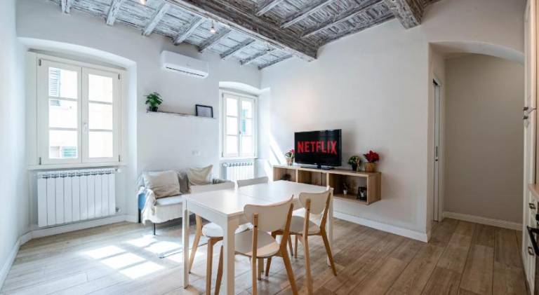 Holiday apartment with hot tub | Close to Ponte Vecchio in Santa Maria