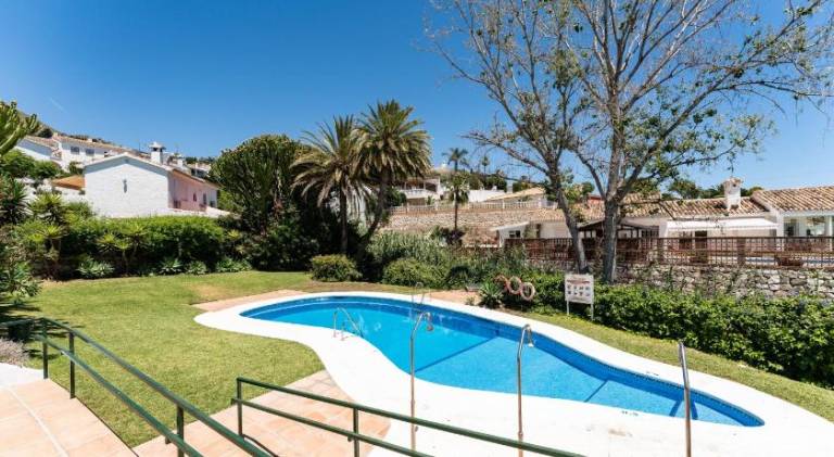 Fully equipped nice vacation home with pool, patio & yard | Pet-friendly — photo 4