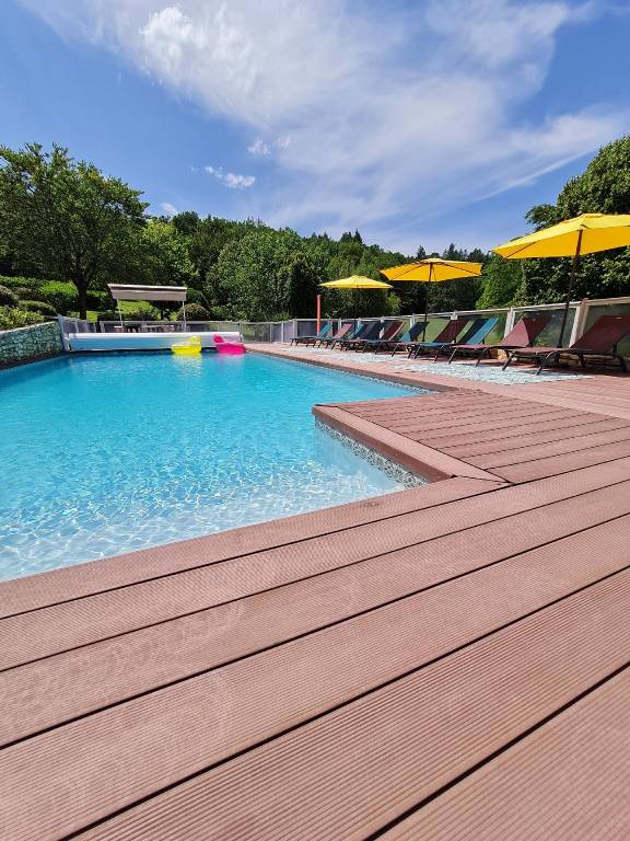 Villa with garden, BBQ & hot tub | Pets are welcome — photo 3