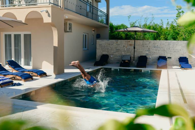 Family-oriented lovely villa with barbecue, garden & terrace | Nature view | Dogs allowed — photo 4