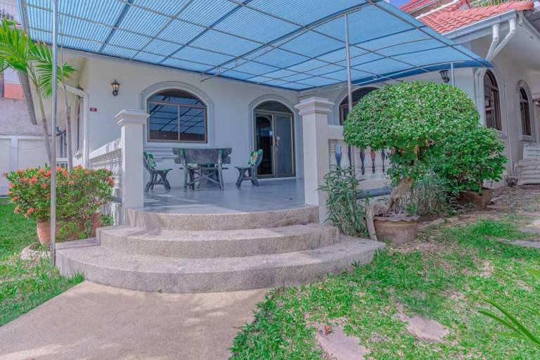 Villa with pool, BBQ & yard | Next to Big Buddha | Pets are welcome — photo 5