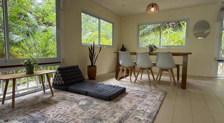 Zen Beach Oasis - Balinese Beachfront House with Stunning Sea View — photo 5