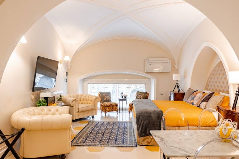 Apartment 'Rione Monti Charming Suite Colosseo' with Wi-Fi and Air Conditioning in Vittoria