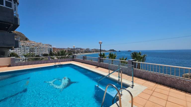 Rental apartment with patio & pool — photo 3