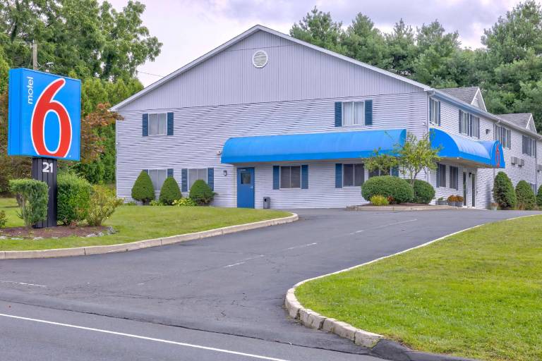 Motel 6 Bethel, CT - Danbury in Fairfield, CT
