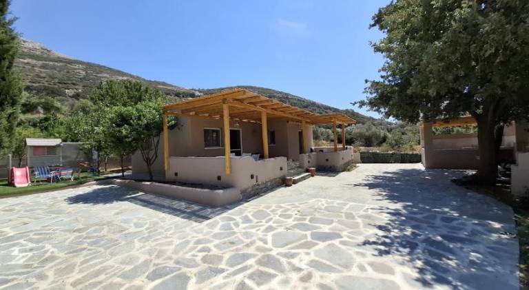 Villa with hot tub, patio & barbeque — photo 5