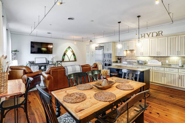 Steps to Oxford Square: Ole Miss Game Day Condo — photo 4