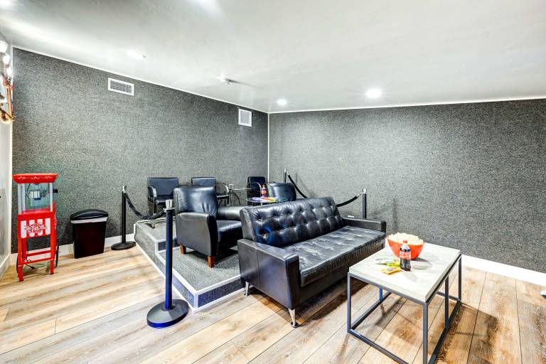 Dog Friendly Oakhurst Home Walk to Downtown