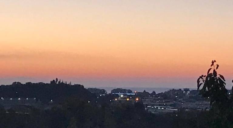 Holiday apartment with terrace, yard & barbeque in Mougins