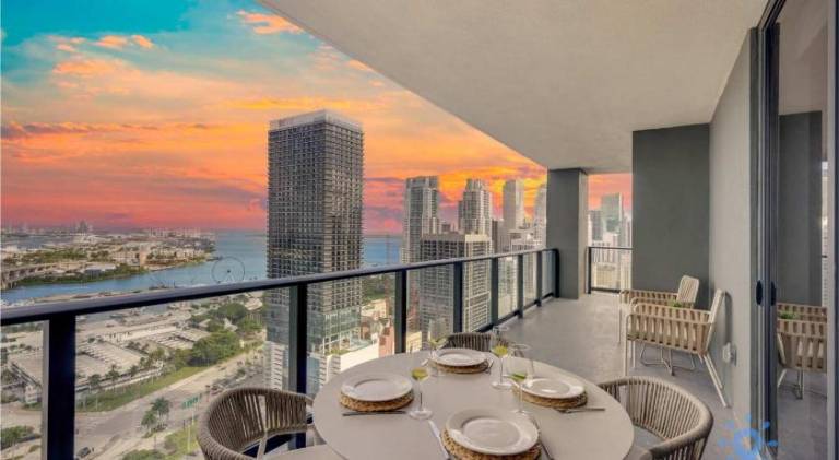 Serviced apartment with terrace & pool | Next to Bayside Marketplace | Dogs allowed — photo 5