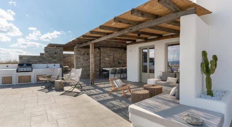Villa with patio, BBQ & private pool — photo 5