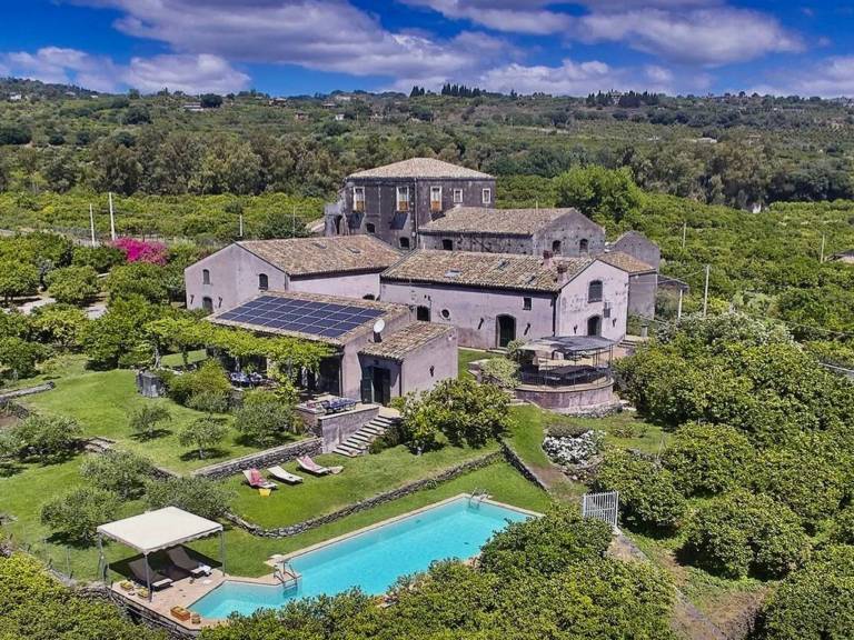 Ferienhaus in Fiumefreddo di Sicilia für max. 18 Personen Ferienhaus in Fiumefreddo di Sicilia für max. 18 Personen