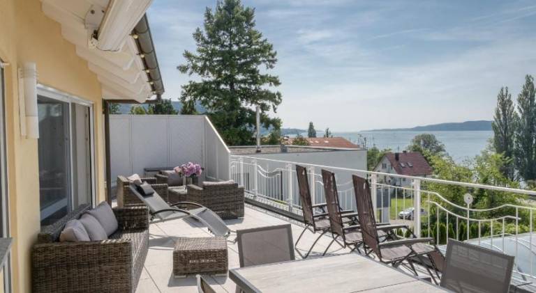 Vacation home with pool — photo 4