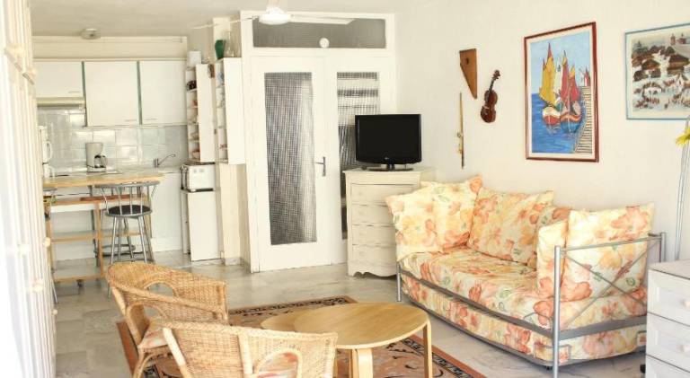 Holiday apartment with private pool & terrace — photo 2