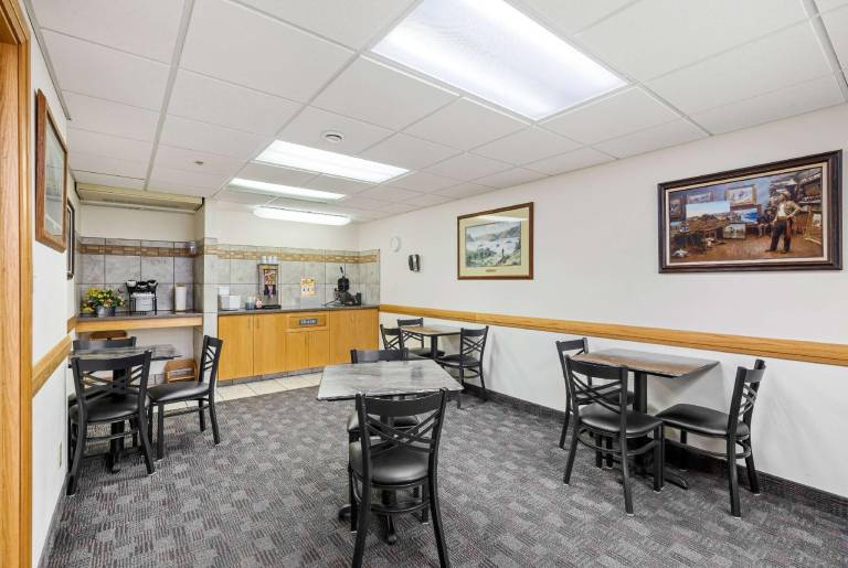 Days Inn by Wyndham Great Falls — photo 4