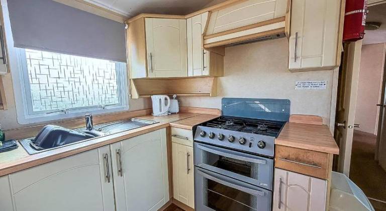 Dog Friendly 8 Berth Caravan, Minutes From The Beach In Hunstanton Ref 13003L — photo 4