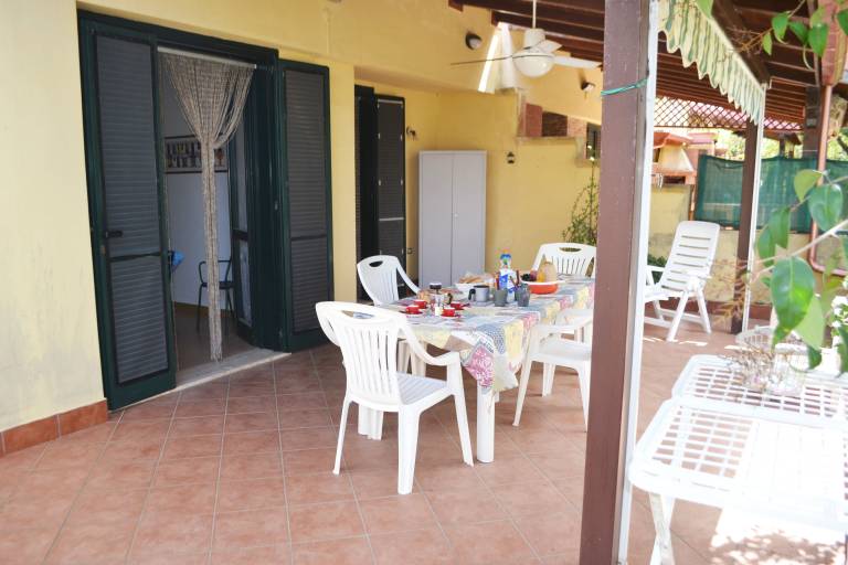 Vacation home with garden — photo 4