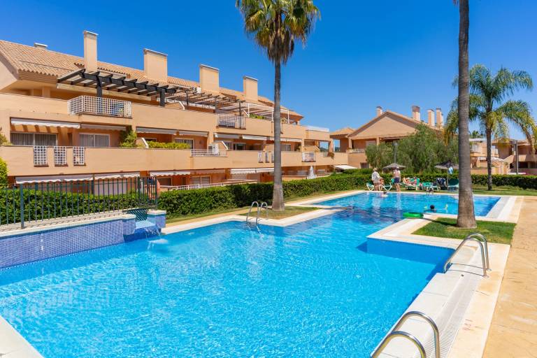 Apartment 'Lechuza Elviria Marbella 2' with Shared Pool, Wi-Fi and Air Conditioning in Marbella